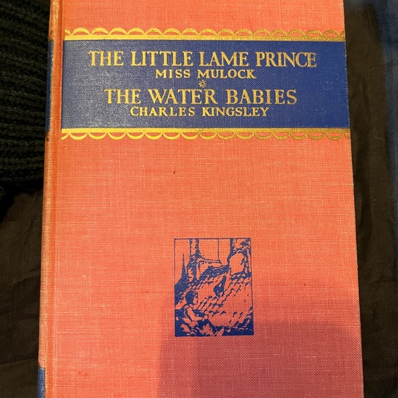 Shelf Display Books - Picture 3 of 16